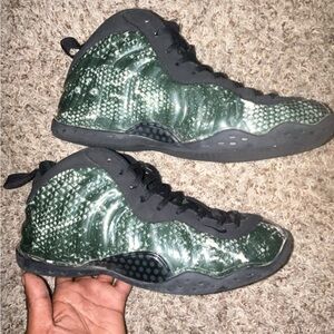 Nike Green and Black Sneakers